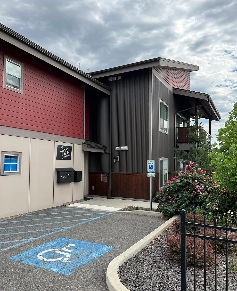 Building Photo - 722 N Superior St #202