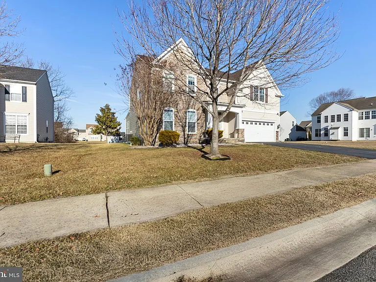 84 Wyndale Ct — Photo 3