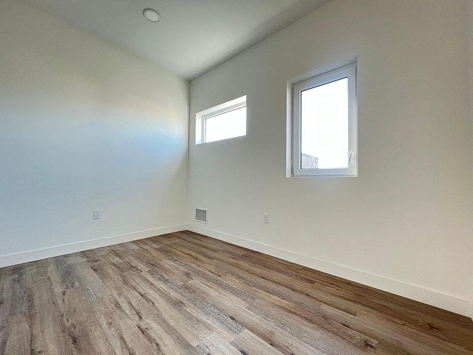 2nd image of 670 24th St #14