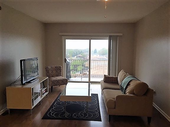 5th image of 4534 N Cumberland Ave Unit 405