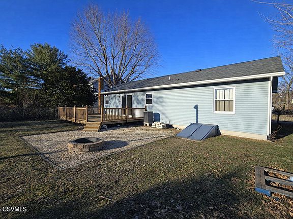 4th image of 607 Maple St