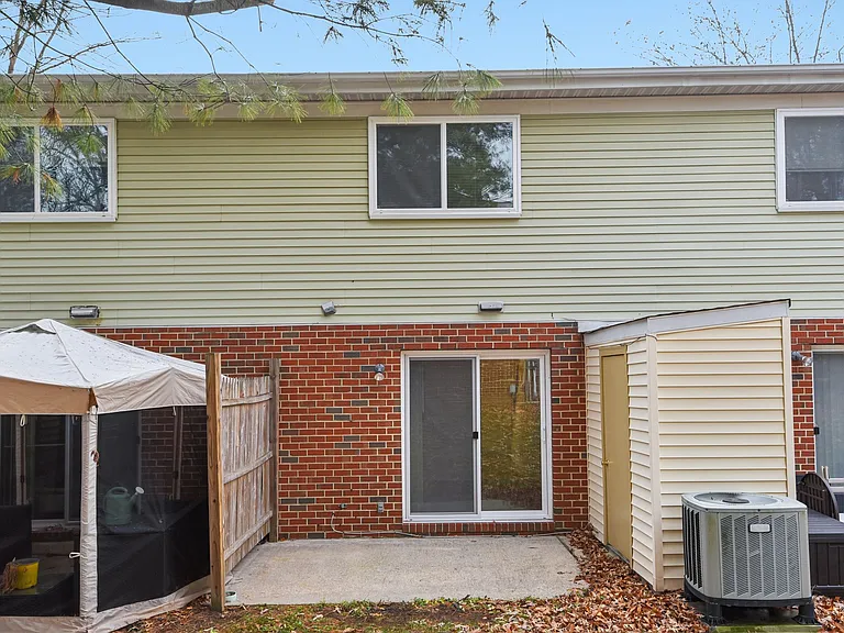 Howard Hills Rental Townhomes and Duplexes — Photo 16