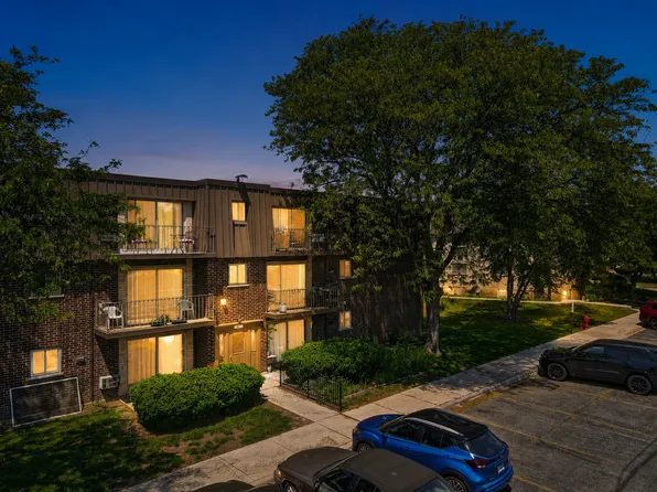 571 Fairway View Dr APT 3K, Wheeling, IL 60090