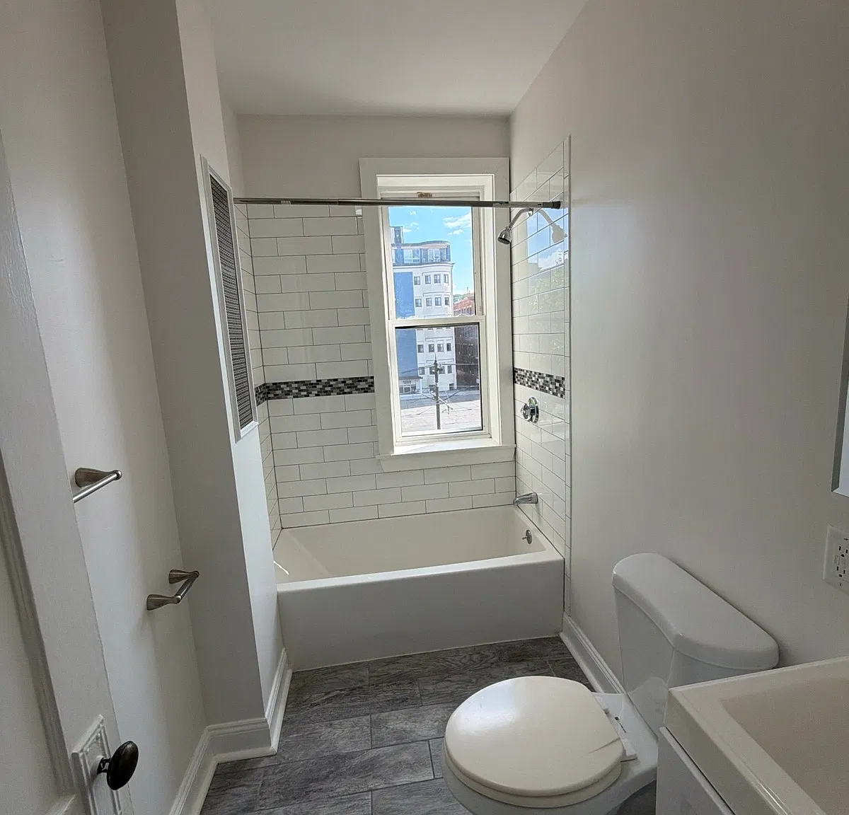1197 Commonwealth Avenue Apartments — Photo 3