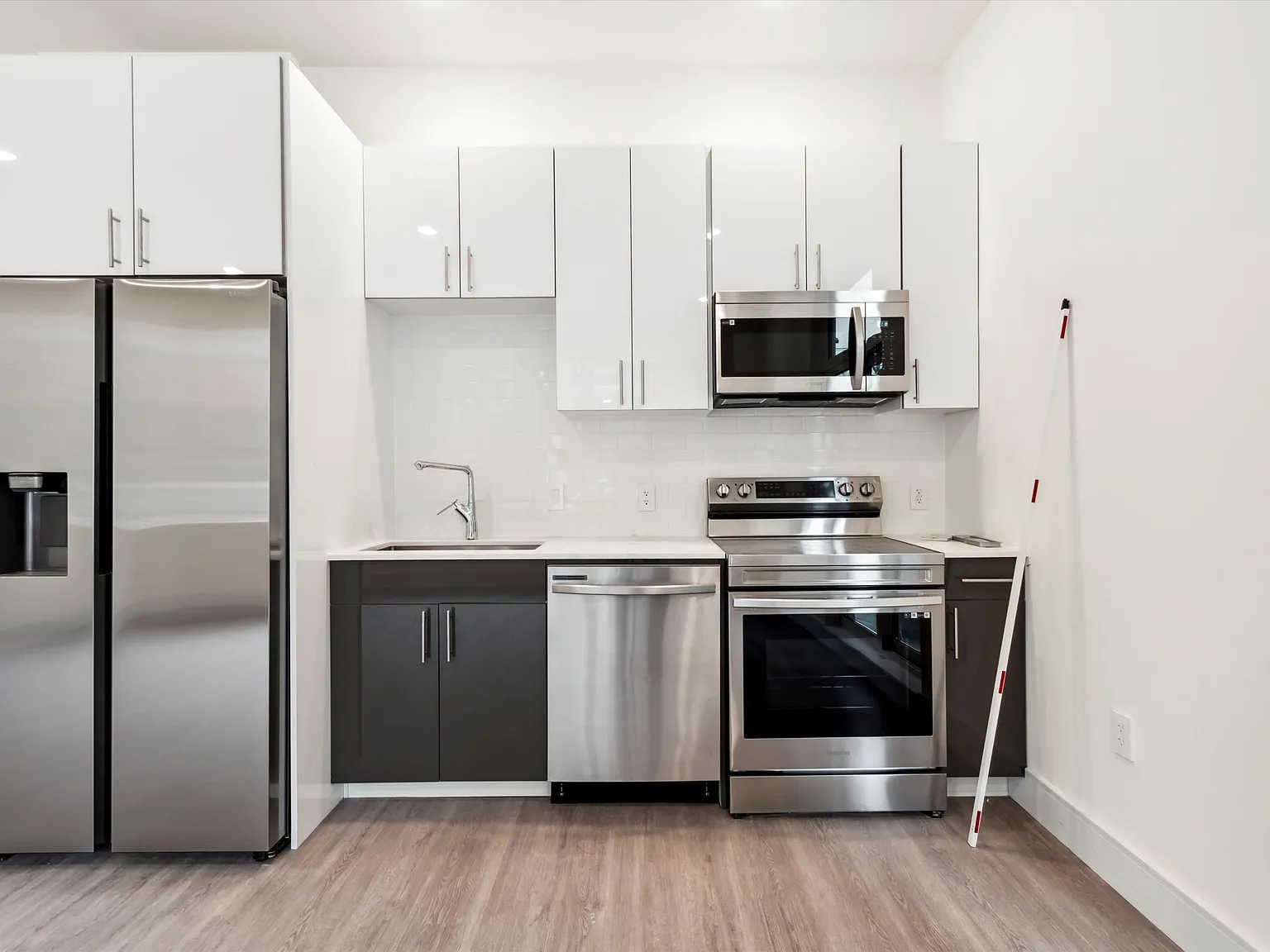 Studio, 365 sqft, $1,300 — Photo 4