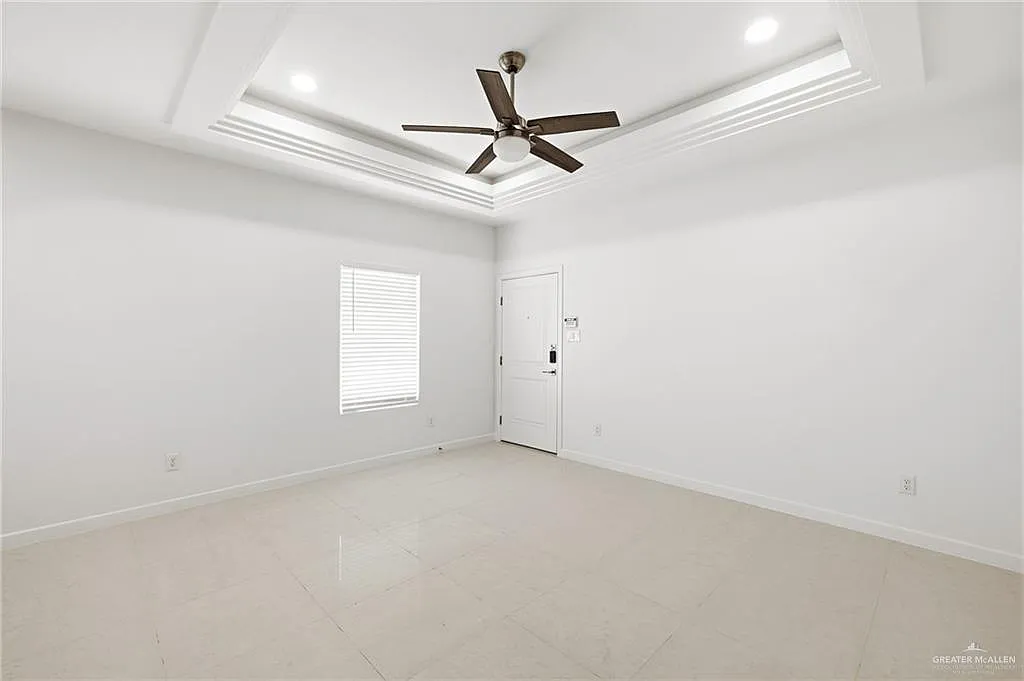3 bed, 2.0 bath, 1054 sqft, $1,400 — Photo 4