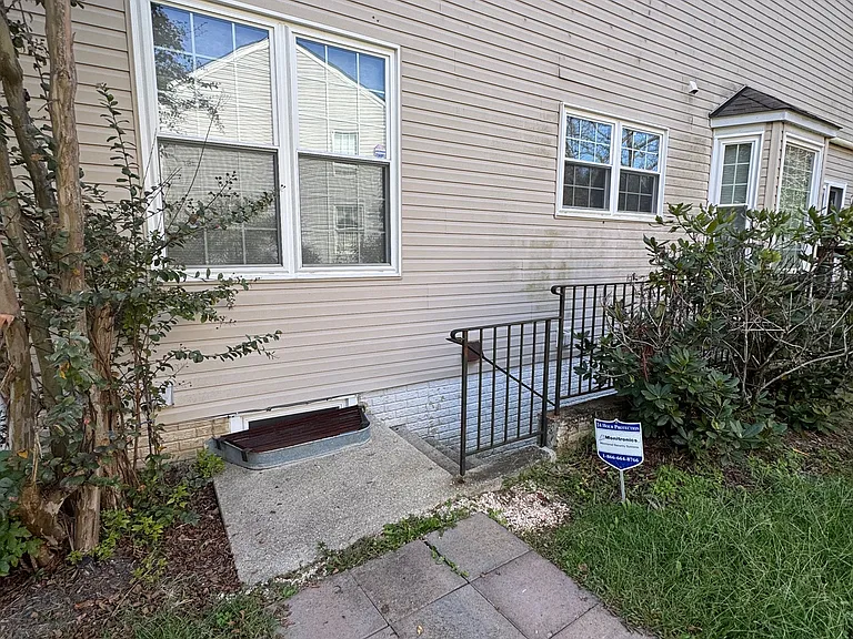 2602 Ainsworth Ter — Photo 7