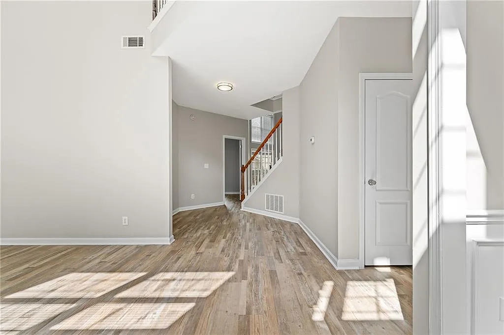 4 bed, 3.0 bath, 2988 sqft, $2,800 — Photo 2