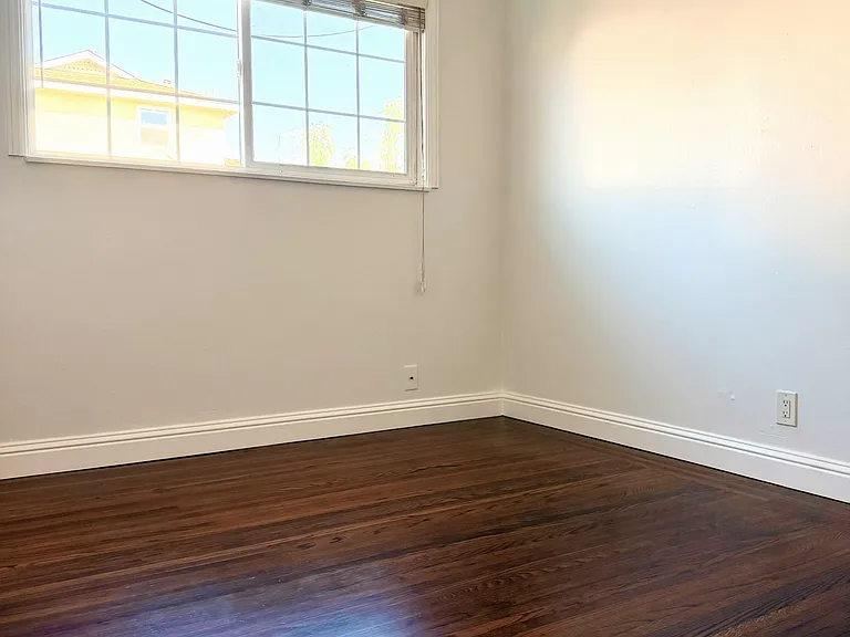 4121 Doane St — Photo 12