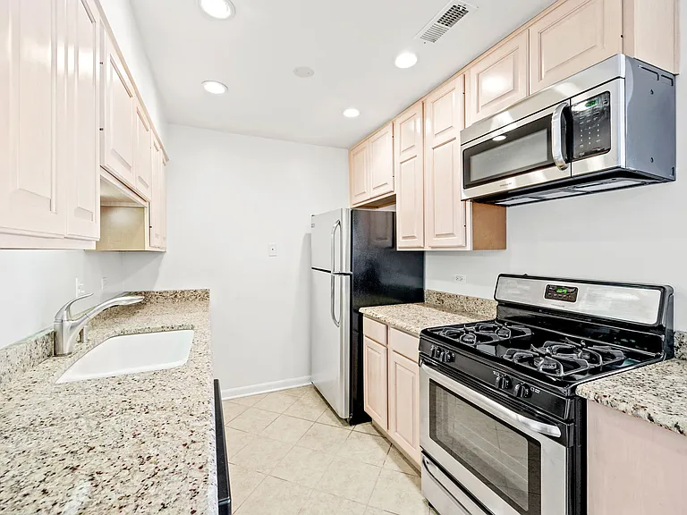 The Maples Apartments — Photo 10