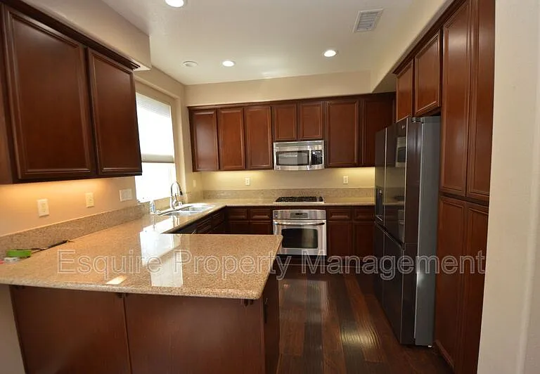 3246 N Ventura Rd — Photo 10