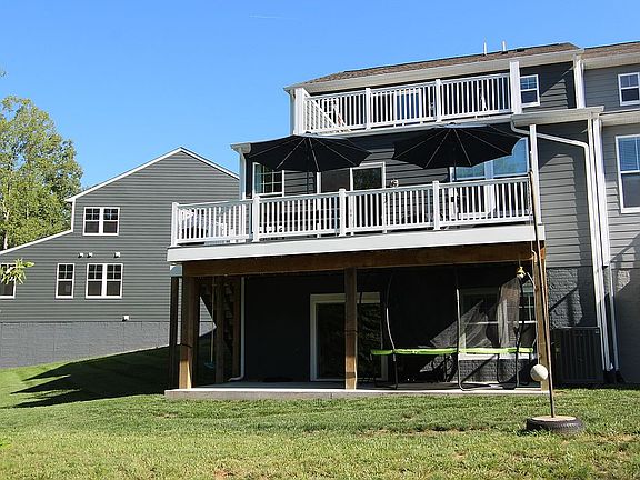 4th image of 1802 Flora Ln