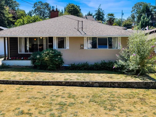 1071 Lodge Ave, Saanich, BC V8X 3B2