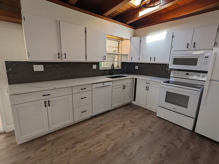 4038 NW 13th Ave — Photo 9