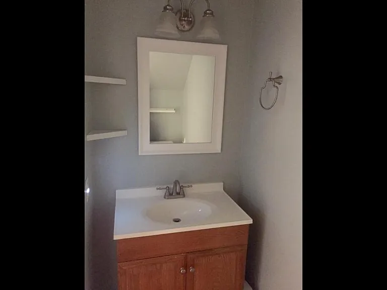 909 E Lodge Dr — Photo 4