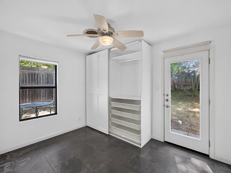 1703 Wethersfield Rd — Photo 16