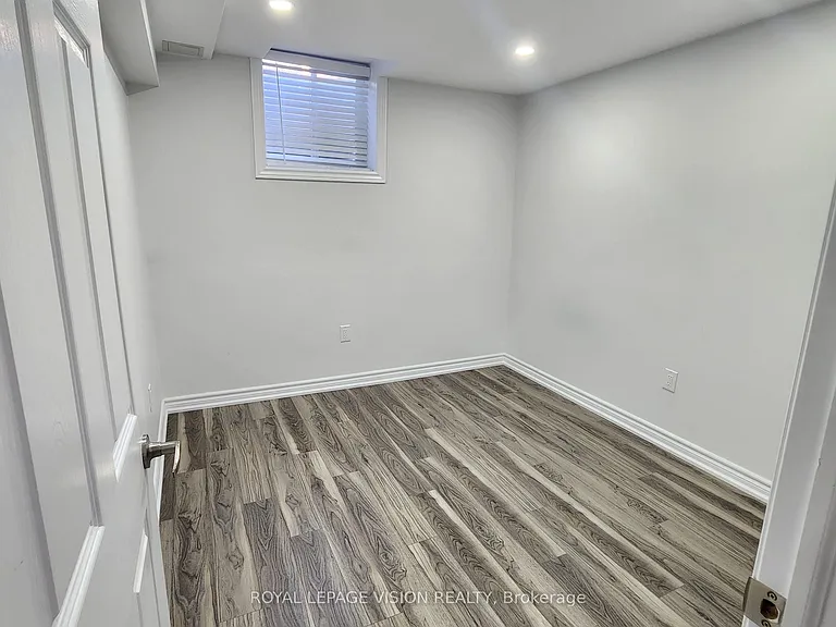 125 Hearne Cres — Photo 12