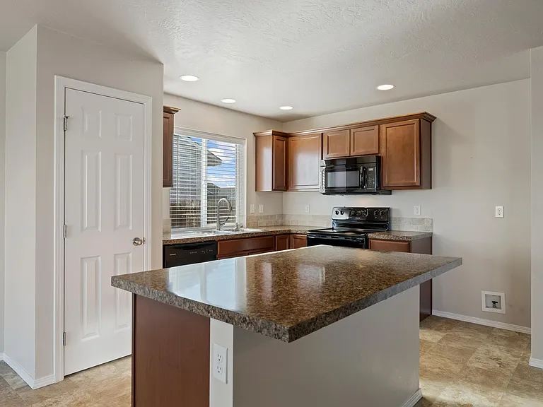 1102 E Rutherglen St — Photo 11