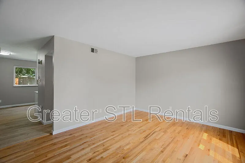 3 bed, 1.5 bath, 1102 sqft, $1,450 — Photo 4