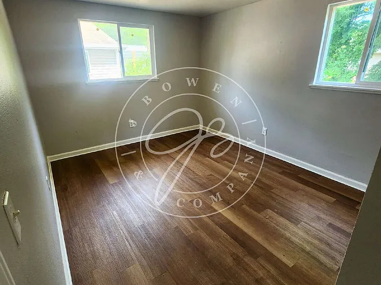 2217 Hickory St — Photo 11