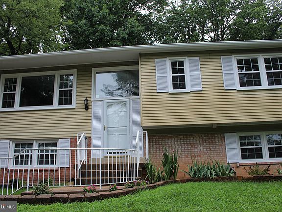 2nd image of 905 Shady Dr SE