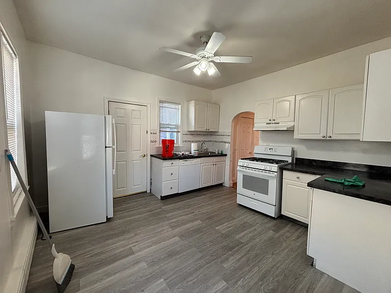 1080-1082 N Shore Rd #2 — Photo 3