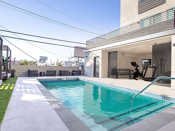 3rd image of 5570 Melrose Ave #304