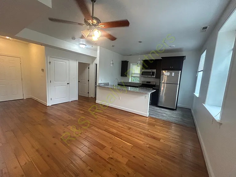 301 E 29th St #2 — Photo 3