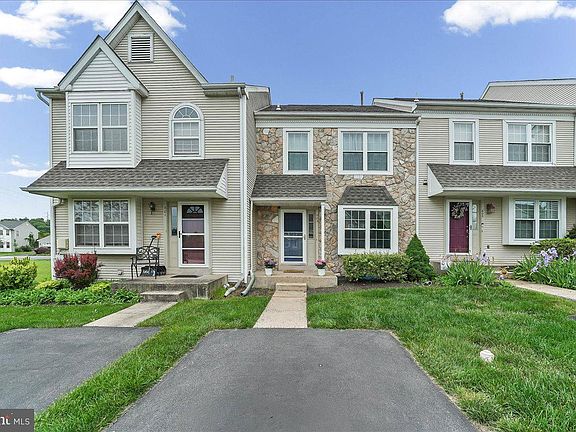 2nd image of 603 Longwood Rd