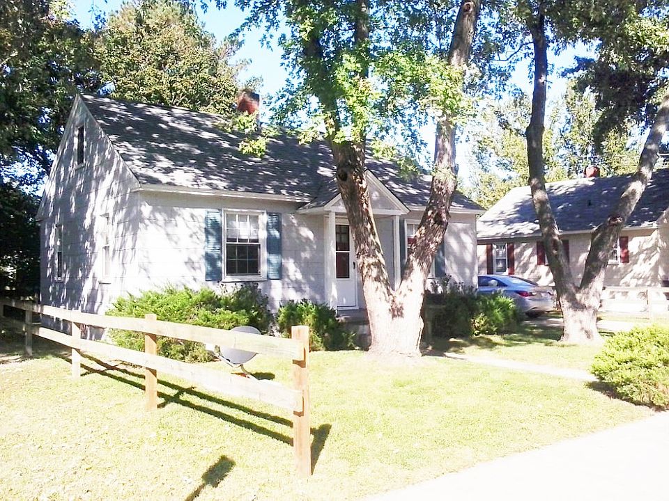 2nd image of 822 Roger St