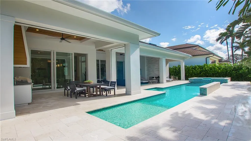 4 bed, 4.5 bath, 4000 sqft, $50,000 — Photo 1