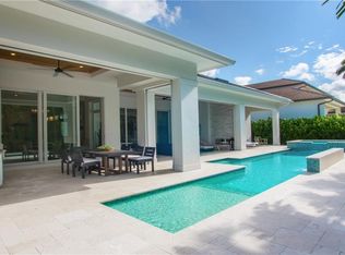 700 Wedge Dr, Naples, FL 34103
