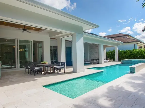 700 Wedge Dr, Naples, FL 34103