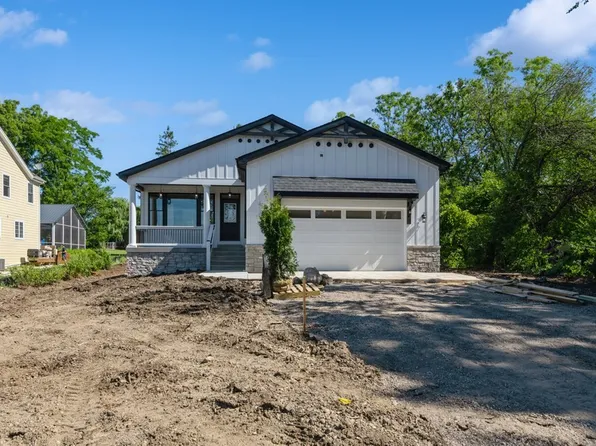 1110 Honey Lake Rd, Lake Zurich, IL 60047
