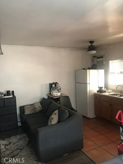 Studio, 400 sqft, $1,600 — Photo 4