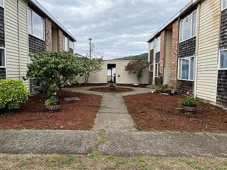 5th image of 424 2nd St APT A3