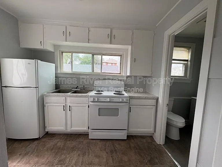 1003 Floyd St #5 — Photo 5