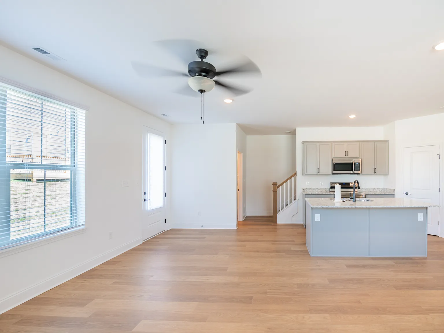 3 bed, 2.5 bath, 1850 sqft, $2,200 — Photo 4