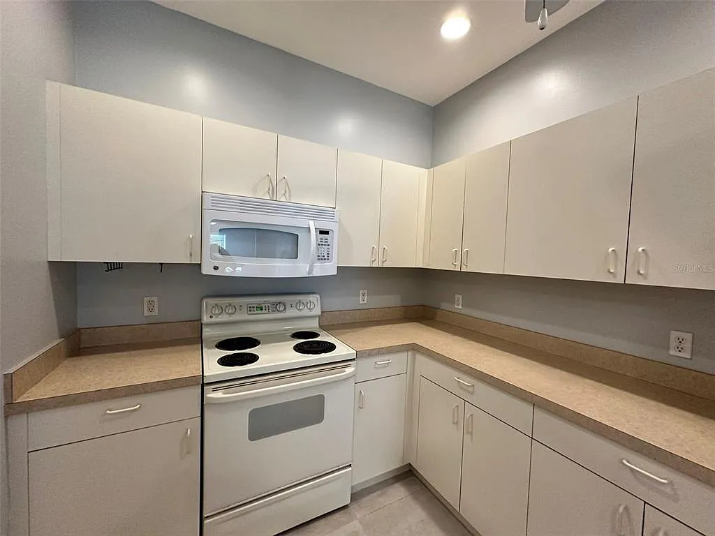 2 bed, 2.0 bath, 1190 sqft, $1,950 — Photo 3