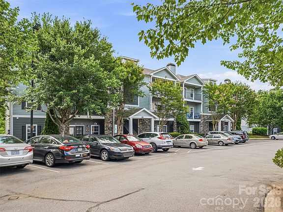3rd image of 200 Vista Lake Dr APT 301
