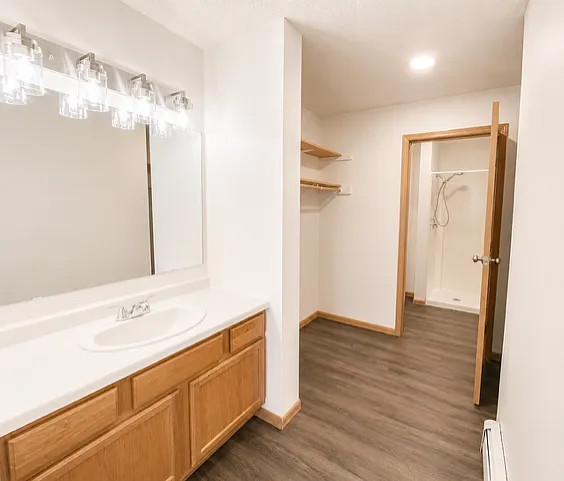 Greenbrier Apartments — Photo 9
