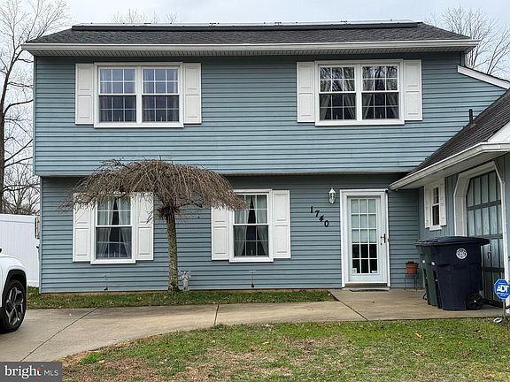 3rd image of 1740 Forest Dr