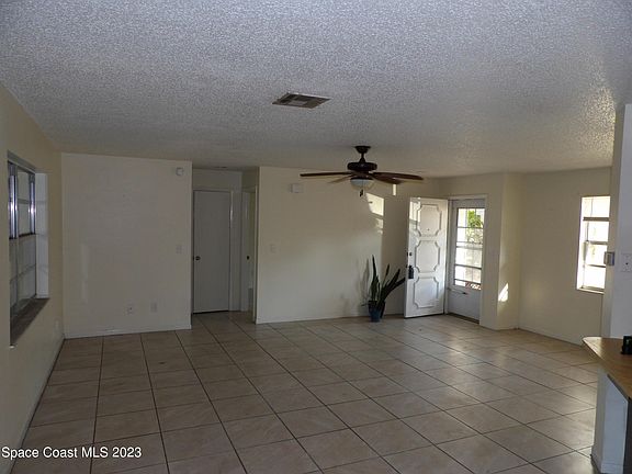 2nd image of 2010 Tallpalm Rd