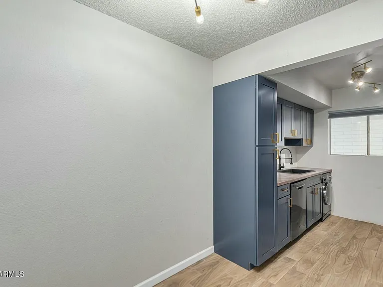 721 E Montebello Ave #108 — Photo 14