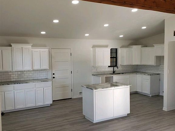 3rd image of 3007 Blanton St