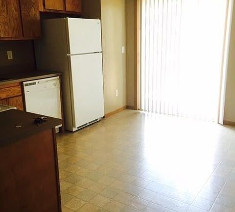 3rd image of 7 E 48th St APT 4