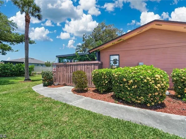 17318 Timber Oak Ln, Fort Myers, FL 33908