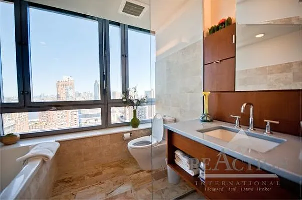 Sold by Reaction | media 18