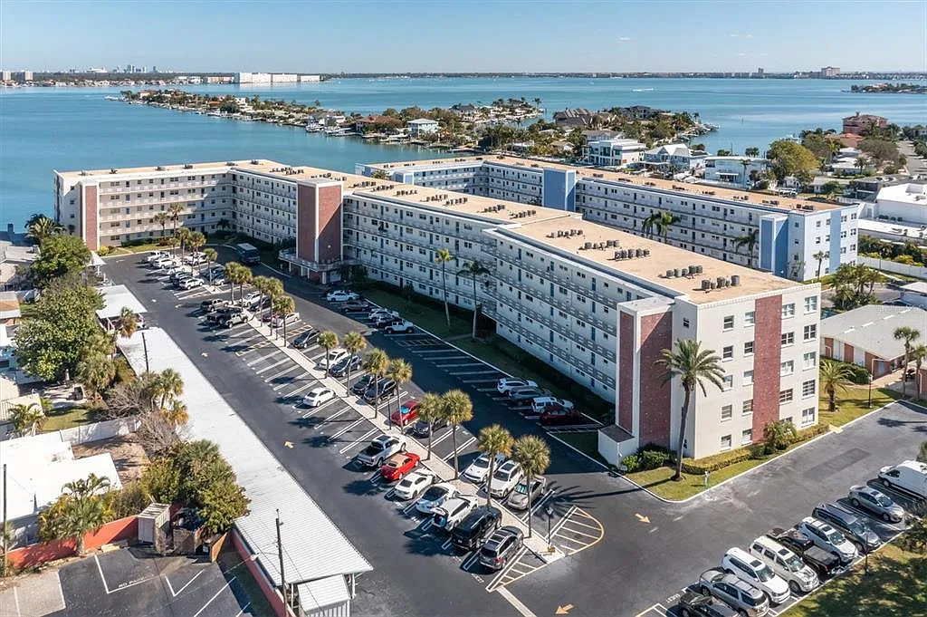2 bed, 2.0 bath, 1350 sqft, $3,500 — Photo 3