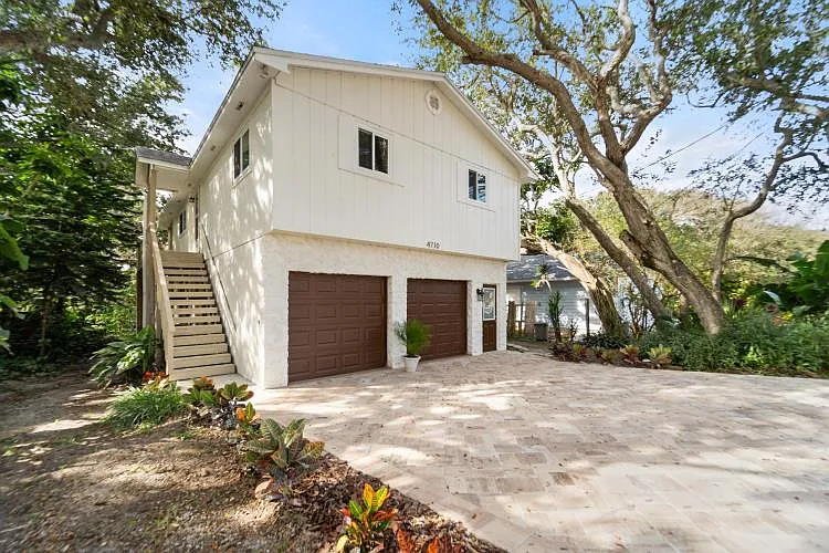 4710 S Peninsula Dr — Photo 2